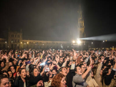 18.000 personas llenan la Plaza de España con motivo del concierto de Manuel Carrasco “La Cruz del Mapa”