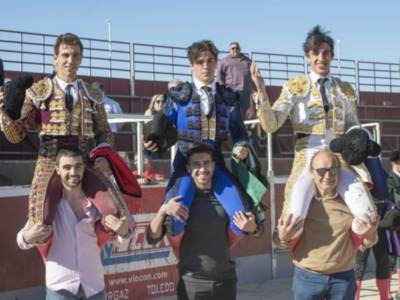 Cuatro orejas para Ramón Serrano con cartel de 'No hay billetes' en San Javier