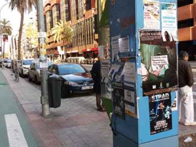 El mobiliario de Sevilla afectado por la publicidad comercial y anuncios.