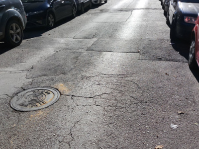 El mantenimiento del asfaltado de las calles de Sevilla a debate.