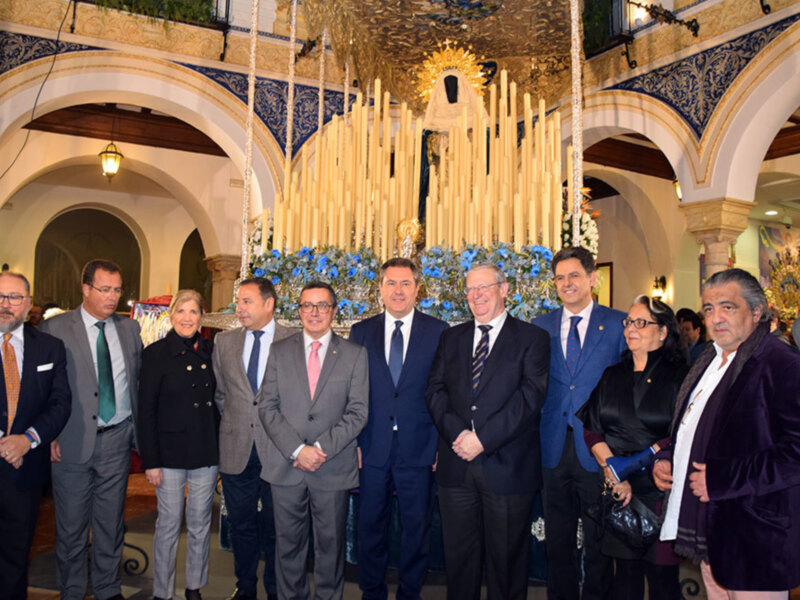 El paso de la titular mariana del museo en la exposición del Círculo Mercantil de Sevilla.