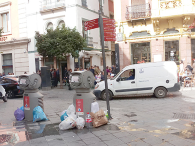 Basura en las calles de Sevilla