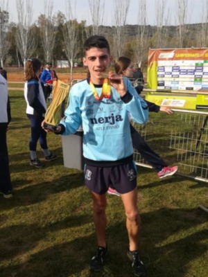 El atleta chipionero Fran Caraballo se proclama campeón equipos y bronce individual en el andaluz de cross largo