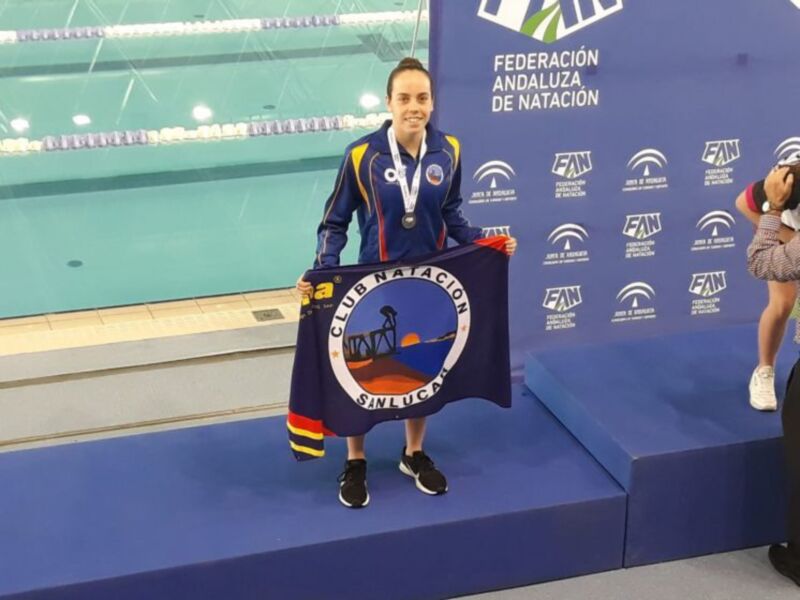 La joven nadadora chipionera Laura Benítez se ha proclamado subcampeona de Andalucía de invierno en 50 metros mariposa