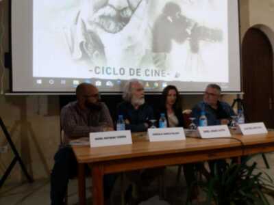 Feliz reencuentro de Gonzalo García Pelayo con Chipiona gracias al ciclo que la localidad dedica a su cine