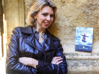 Marina Bernal firmara ejemplares de Anonimos Infinitos en la Feria del libro de Tomares el jueves 4 abril a las 8 de la tarde en la botica de los lec