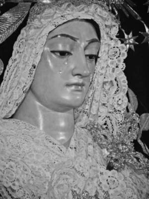 La Hermandad de la Soledad de Alcalá del Rio en Solemne Besamanos  de su Titular Mariana.