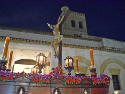 Incienso y silencio en una noche esplendida en Alcalá del Río.
