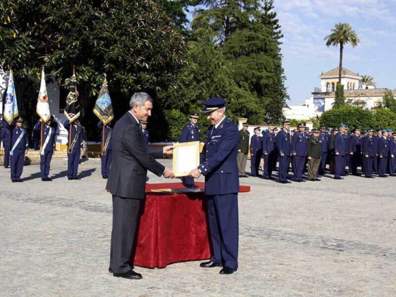 El Acuartelamiento Aéreo de Tablada y Maestranza Aérea de Sevilla galardonado con el certificado de medioambiente ISO 14001  a las virtudes militares.