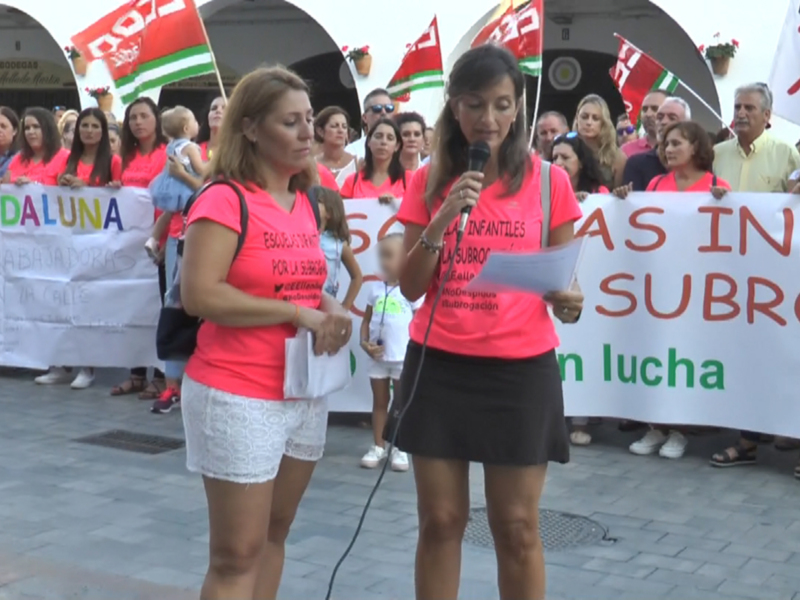 Una concentración reclama a la Junta la continuidad de las trabajadoras de la Escuela Infantil Rocío Jurado