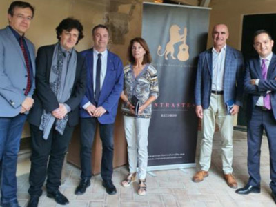 El delegado de Hábitat Urbano, Cultura y Turismo, Antonio Muñoz, ha asistido hoy a la presentación de la décima edición del Festival de la Guitarra de