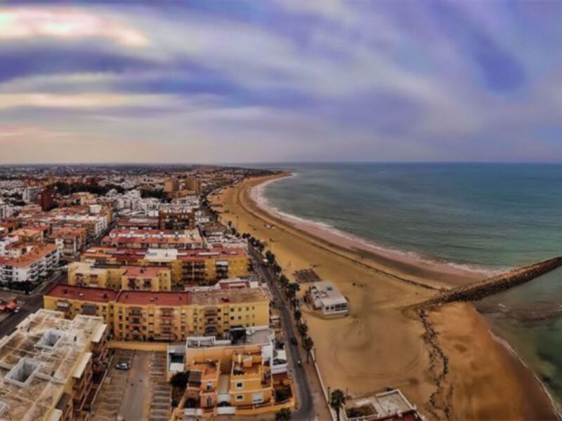 Chipiona una de las dieciocho poblaciones andaluzas que han renovado su catalogación como Municipio Turístico
