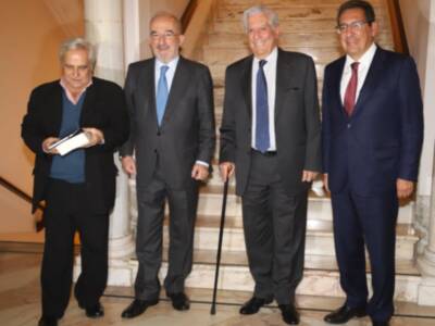 Mario Vargas Llosa acudió a Sevilla para clausurar el Congreso de Academias de la lengua