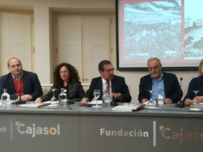 Presentado el libro "El Ayuntamiento y la Plaza Nueva de Sevilla"