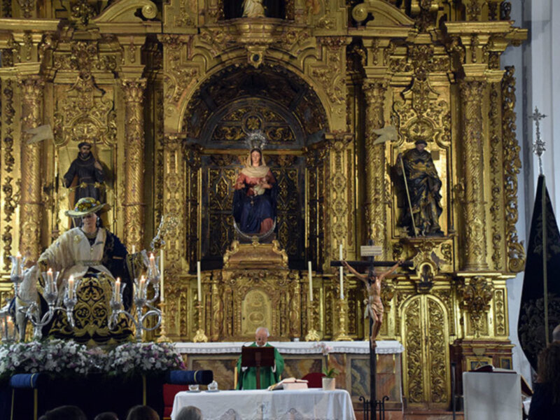 Santo Rosario publico con la imagen de la Pastora de San Antonio