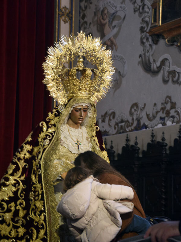 Besamanos a María Santísimo de la Amargura.