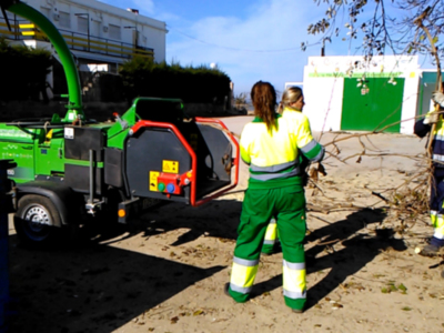Medio Ambiente finaliza los trabajos de poda en Valdeconejos y continúa con el acondicionamiento de la Vía Verde
