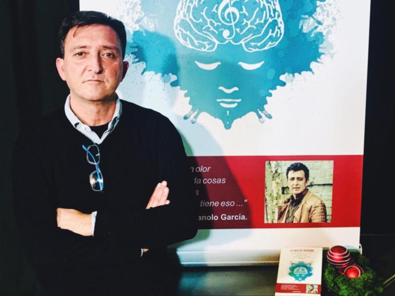 Jose Ángel Lucena lanza su primer libro ‘El hilo de Ariadna’, una novela sobre el Amor, la Música y el Alzheimer