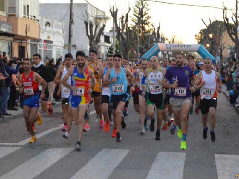 La XXVI Carrera San Silvestre Chipionera se celebró con el recuerdo y homenaje a Paco Guisado y más de cuatrocientos inscritos