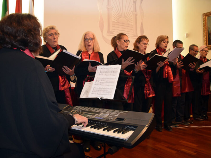 La directora Meli Zaya y su Coral “Fratérnita” celebrarón un concierto en el Ateneo Hispalense.