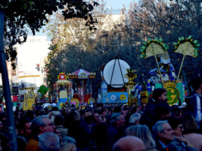 El recorrido de la cabalgata de Reyes Magos de Sevilla es el màs largo de Andalucía con  9 kilometro y 21 metro.
