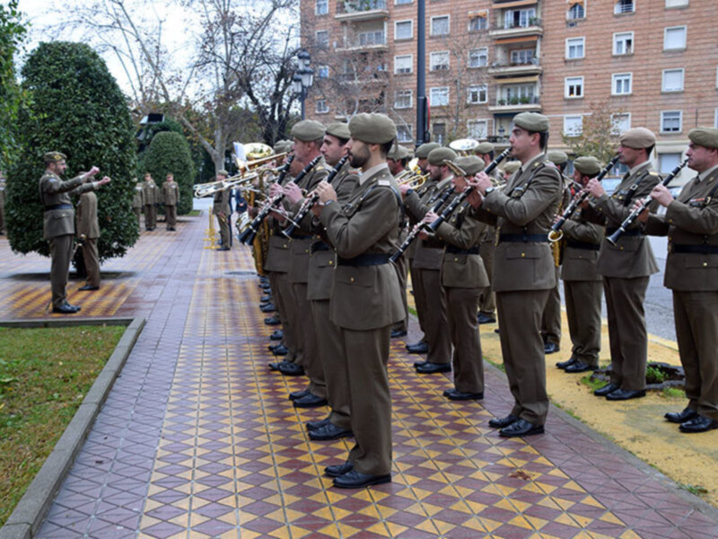 La Asociación Ares invitado de honor al Solemne Izado de Bandera de España.