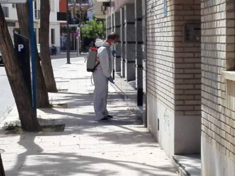 Comienza en Chipiona la nueva campaña de limpieza y desinfección contratada por Diputación