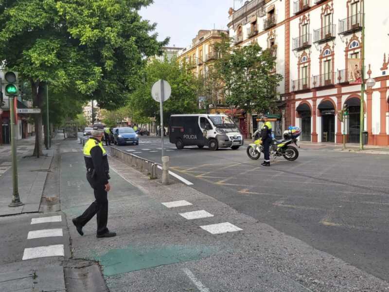 Policía Nacional y Policía Local de Sevilla activan cada día más de 28 controles conjuntos en distintos puntos de la ciudad.
