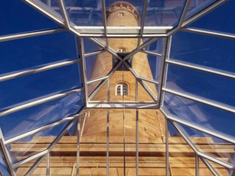El Faro de Chipiona luce nueva claraboya