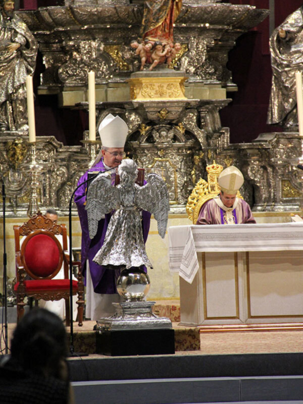 Funeral extraordinario en la Catedral de Sevilla por las victima de la pandemia del Coronavirus