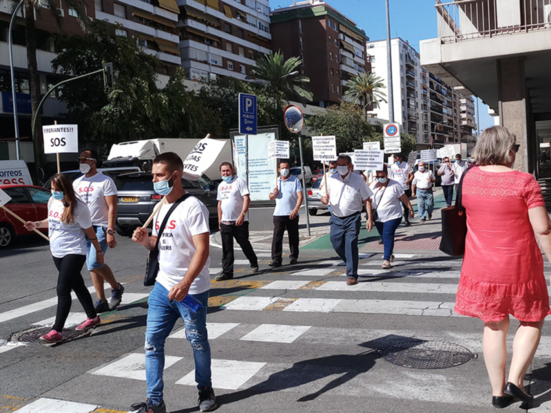 Manifestación de feriantes por las calles de Sevilla