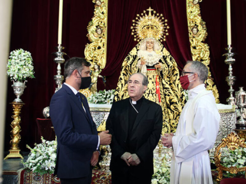 El Obispo hispalense Juan José Ajenjo Pelegrina presidió el acto de Aniversario  de la Coronación de la Virgen de los Dolores Ilipense 