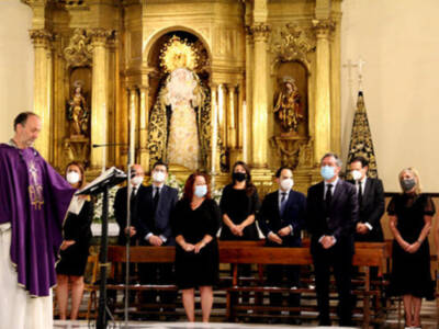 El acalde de Sevilla presidió el funeral por las víctimas del Covid- 19 en Triana