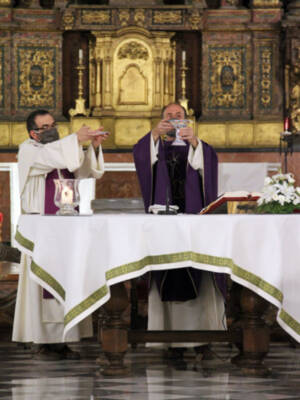 Emotivo réquiem por las víctimas del Covid 19 en la Iglesia de San Jacinto  de Triana