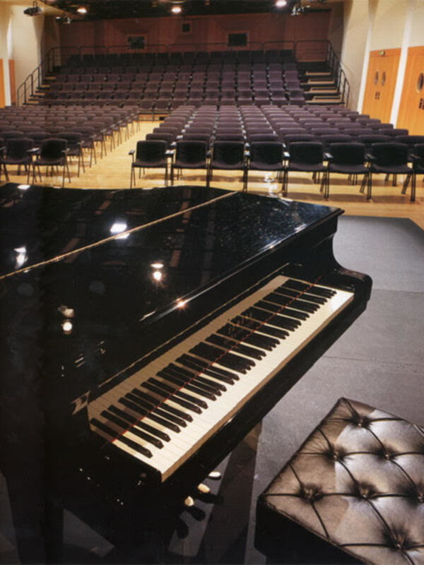 Fundación Banco Sabadell será el colaborador especial de la programación de la Sala Manuel García del Teatro de la Maestranza en la temporada 2020-202
