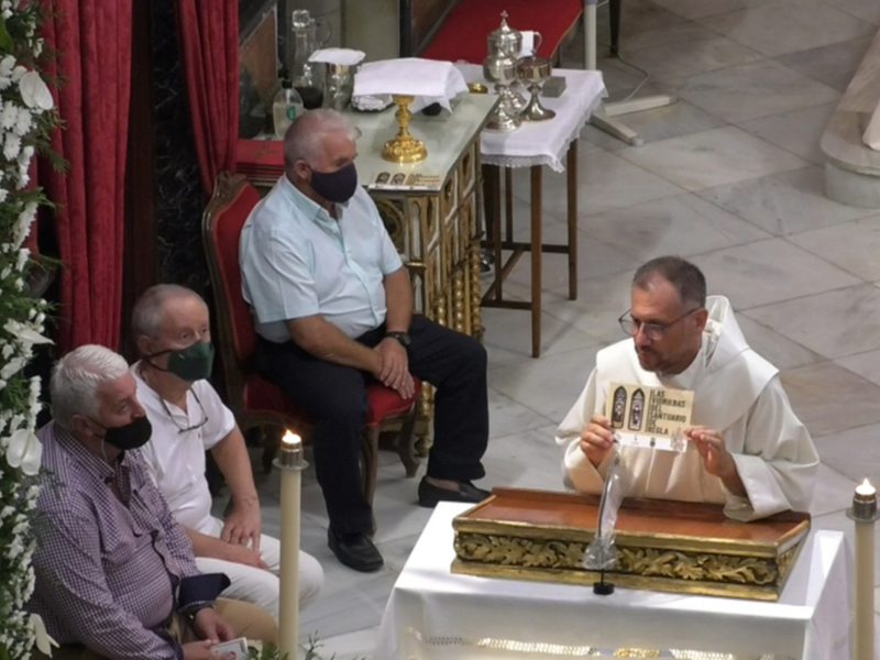 La revista ‘Las Vidrieras del Santuario’ fue presentada ayer  ante la Virgen de Regla