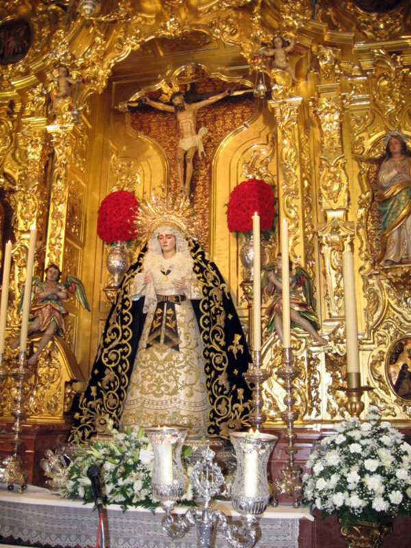 La  Hermandad de la Vera-cruz Ilipense celebra sus bodas de Oro de la Coronación de su titular Mariana.