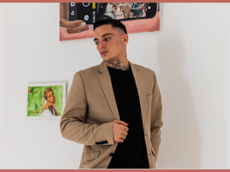Un programa del Instituto Andaluz de la Juventud lleva a rincones de la provincia el proyecto pictórico ‘Involución Humana’ de Diego Hall 