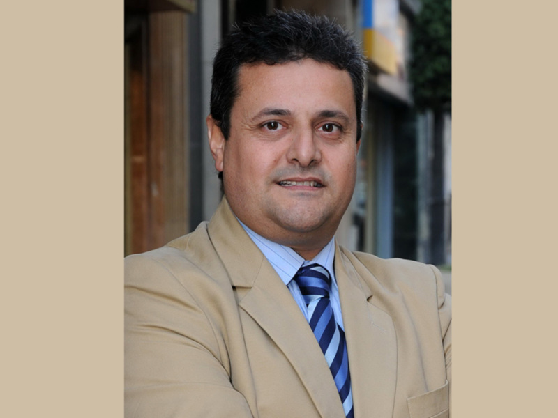 Entrevista con Antonio Ruiz, uno de los autores del libro “75 años de historia del baloncesto sevillano”, que ya esta en las librerías ,