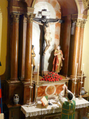 Alcalá del Río celebra la Santa Misa de Réquiem en la Asociación Cristo del Buen Fin.