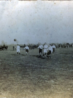 El primer partido de fútbol en España se disputó en el antiguo Hipódromo de Tablada entre el Sevilla y el Huelva el 8-3-1890