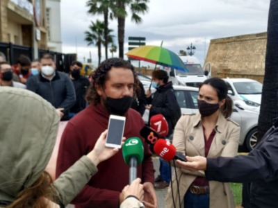 Alcaldes y cargos públicos de IU Cádiz entregan un escrito en Subdelegación por la intervención de España en el conflicto del Sáhara