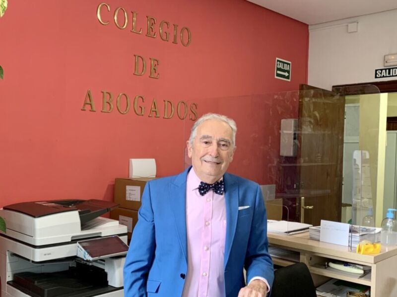 Cariñosa despedida al responsable de la Sala de Togas de los juzgados Joaquín Álvarez es una de las personas más carismáticas y queridas de las sedes 