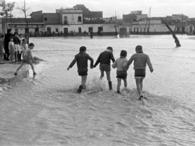 La sala virtual de exposiciones del Ayuntamiento recoge la fisonomía y la vida en la Sevilla antigua a través de nuevas colecciones fotográficas