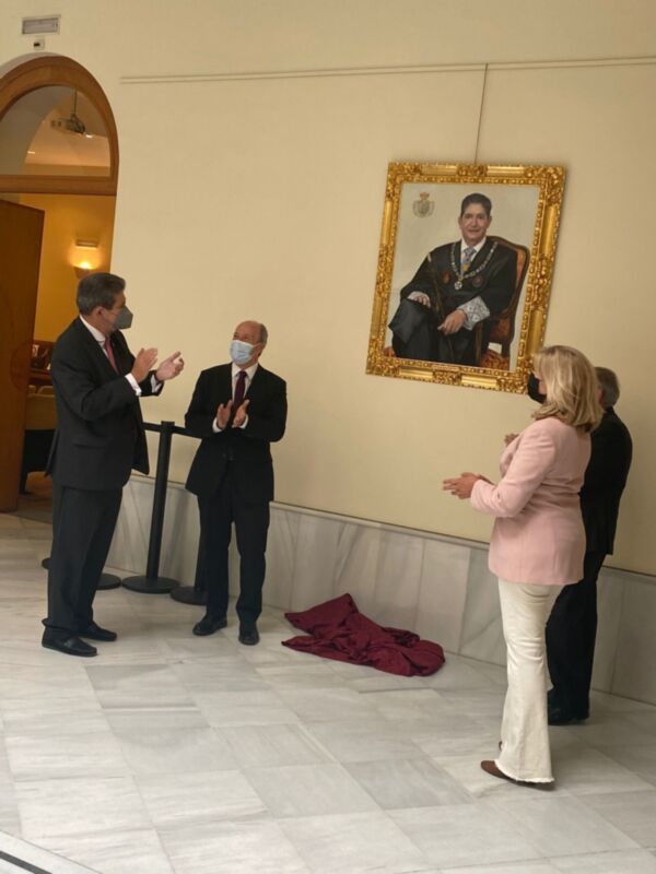  Presentado el retrato oficial del decano emérito del Colegio de abogados de Sevilla José Joaquín Gallardo Rodríguez