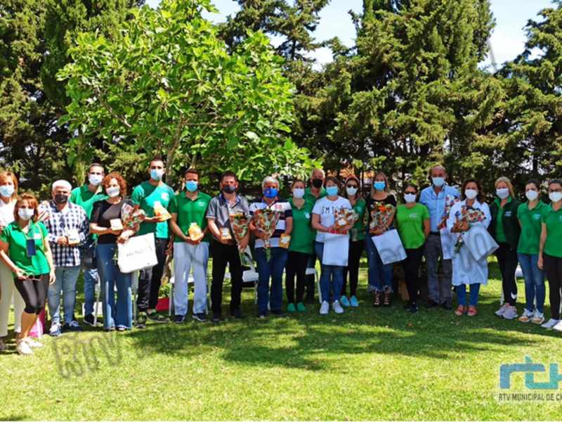 Reconocimiento de los alumnos de educación especial del Virgen del Pilar a Acitur y Farmacia La laguna por su labor en la pandemia