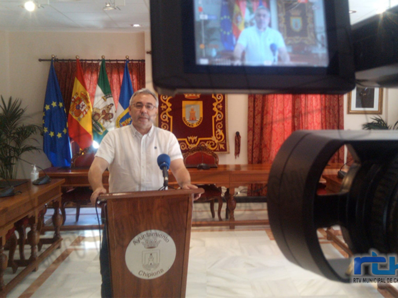 Pepe Mellado informa sobre la mejora de las naves municipales situadas junto a la ITV y de la avenida de la Estación 