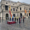 La Plaza de San Francisco acoge el izado solemne de la bandera de España con motivo del Centenario de la Base Aérea de Tablada
