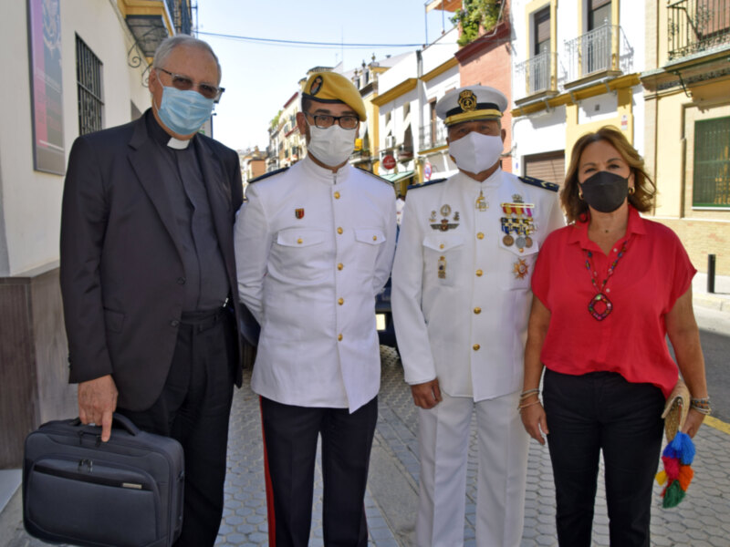 Misa en honor a la Virgen del Carmen de Sevilla en la capilla de los marineros de Triana