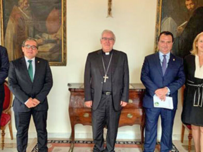 Monseñor José Ángel Saiz Meneses, recibió en Audiencia privada la Antigua Hermandad de la Vera-cruz de Alcalá del Río